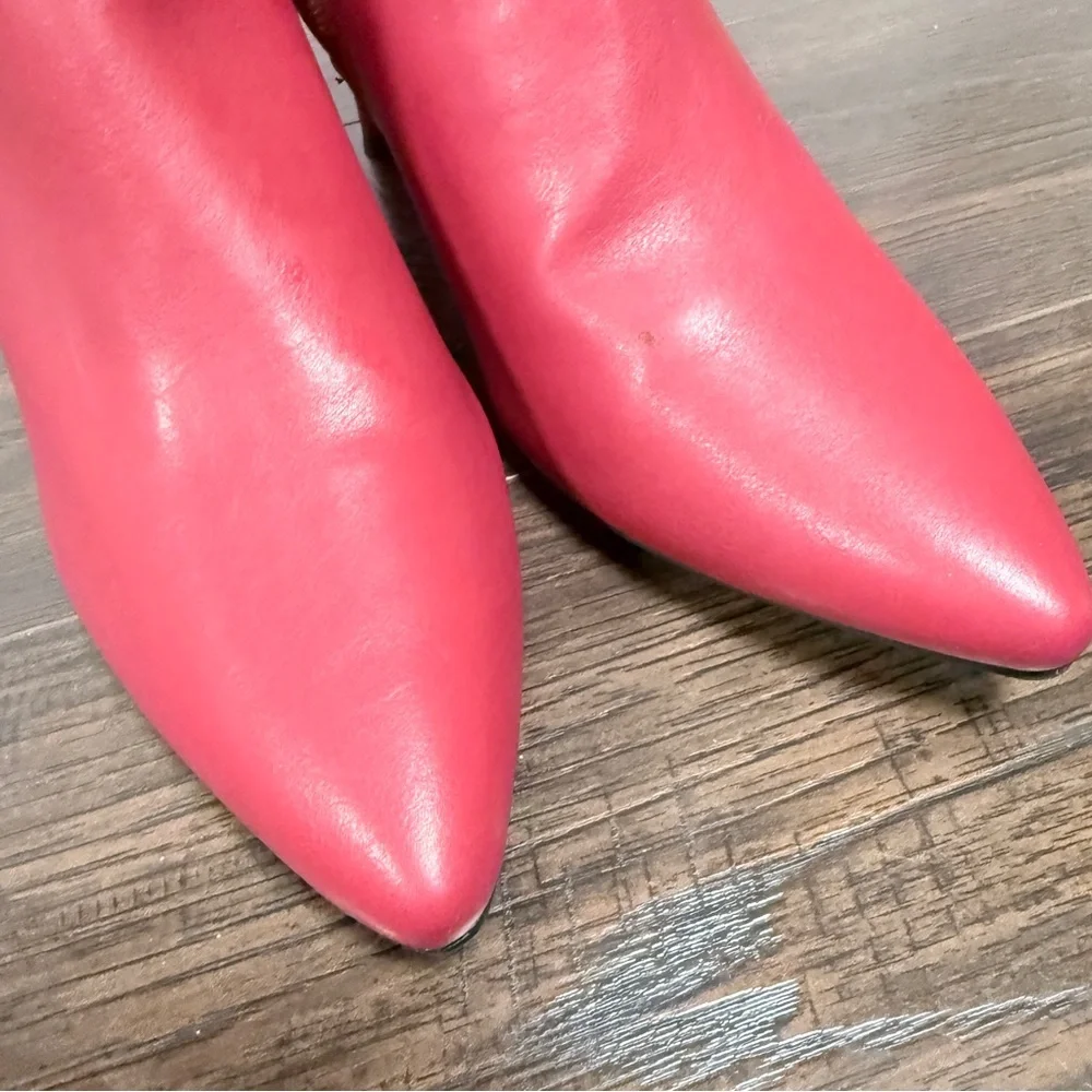RAMPAGE RED MEDIUM HEEL BOOTIE SIDE ZIPPER.    MINOR SCUFFS SEE PHOTOS - Picture 10 of 10